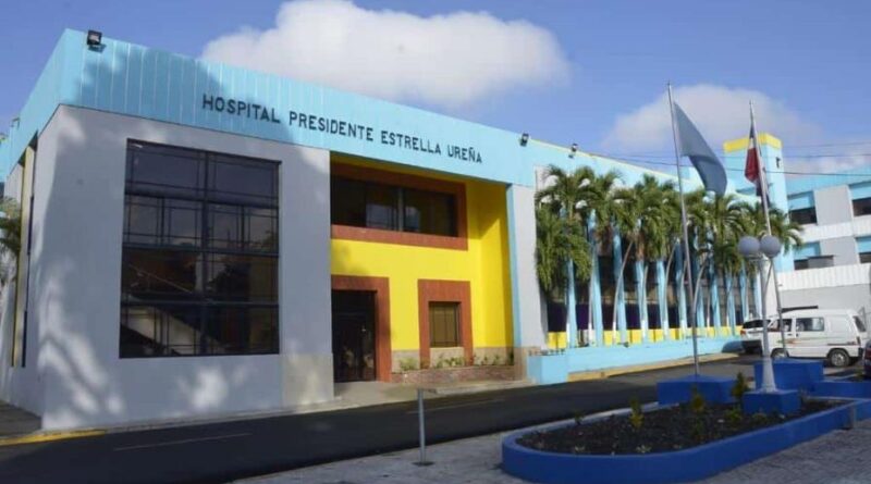Al menos 300 trabajadores del hospital Estrella Ureña de Santiago están afectado de COVID
