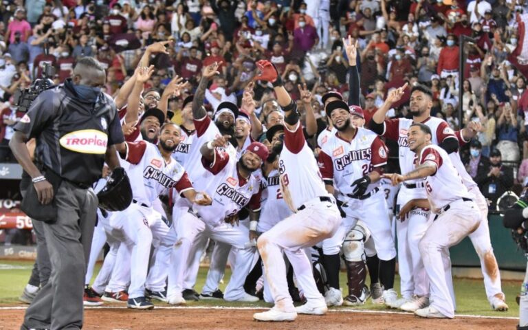 Gigantes se colocan a un triunfo de la corona beisbol dominicano
