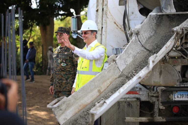 Con inversión de 1750 millones de pesos, presidente Abinader inicia construcción de verja perimetral en frontera con Haití