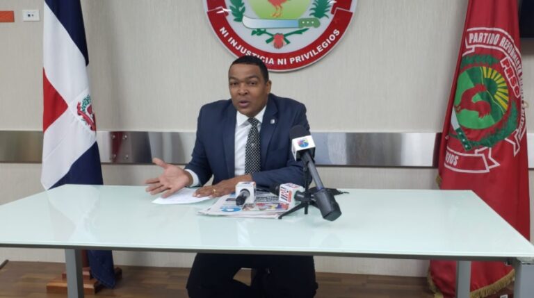 Botello introducirá nuevo proyecto entregaría 100 % de fondos de pensiones a mayores de 53 años