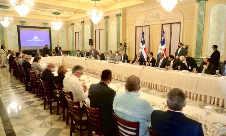 Abinader llevará al Congreso la modificación a la Ley de Hidrocarburos el 27 de febrero