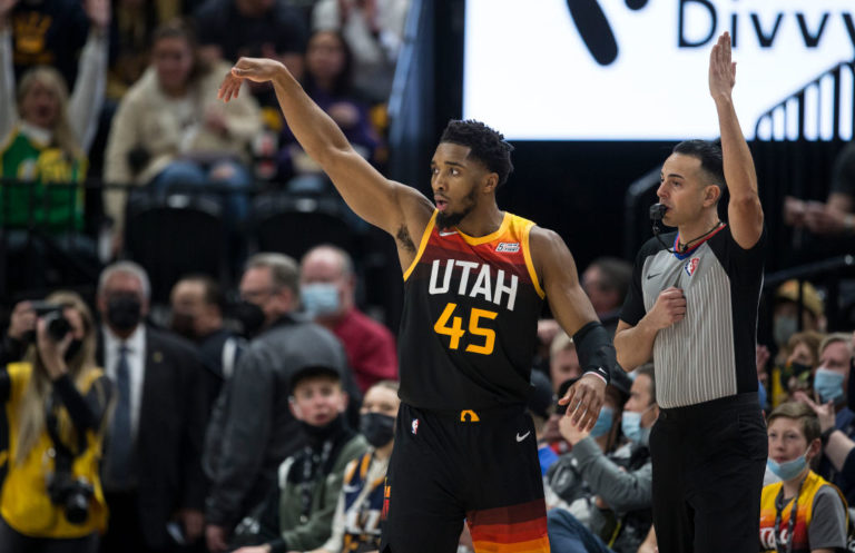 Donovan Mitchell regresa a la acción arrollando a los Nets