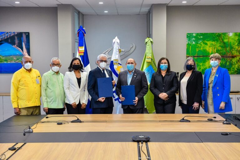 ETED CAPACITARÁ PERSONAL PARA ELEVAR CALIDAD DE SUS SERVICIOS; FIRMA CONVENIO CON INFOTEP.