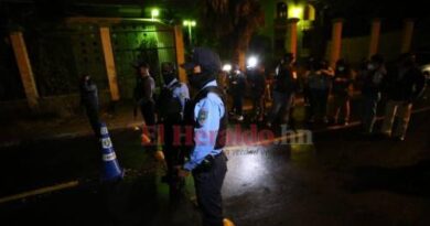 HONDURAS: Fuerte operativo policial rodea casa expresidente