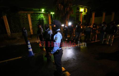 HONDURAS: Fuerte operativo policial rodea casa expresidente