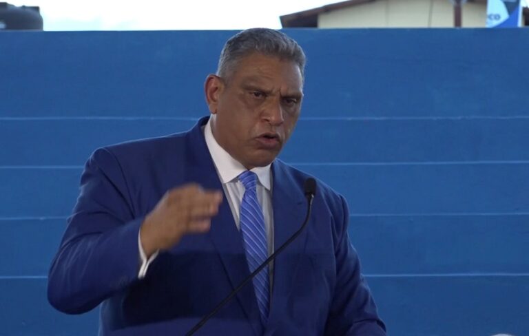 Ministro de Interior y Policía anuncia aumento de 40 % a los policías este año