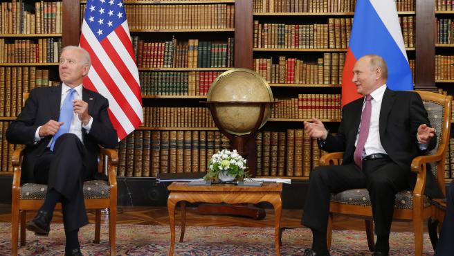 Macron propone una cumbre entre Biden y Putin y ambos la aceptan