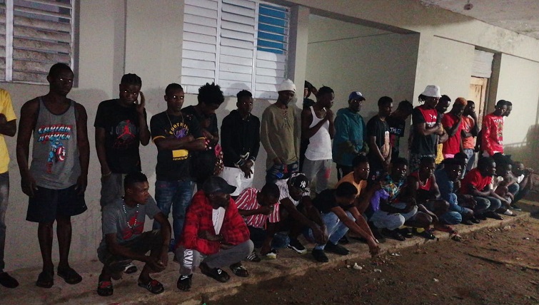 PN y Migración realizan operativos en conjunto en Moca y apresan cientos de indocumentados haitianos