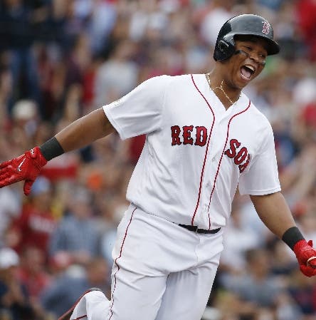 Rafael Devers se cotiza: ¡Fortuna a la Vista!
