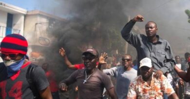 Trabajadores de Haití siguen en pie de huelga por sueldos