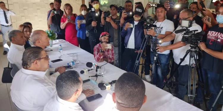 Catorce alcaldes de la provincia Santiago apoyan gestión del presidente Abinader