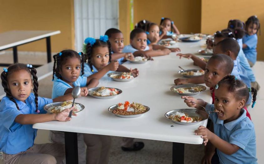 Suspenderán alimentación escolar jueves y viernes por falta de pago