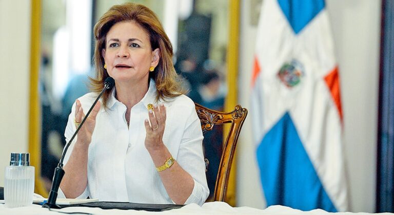 Gobierno insiste en vacunación ante riesgo que caduquen dosis