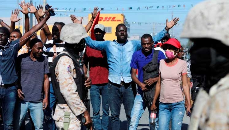Un muerto y quince heridos graves durante protestas laborales en Haití