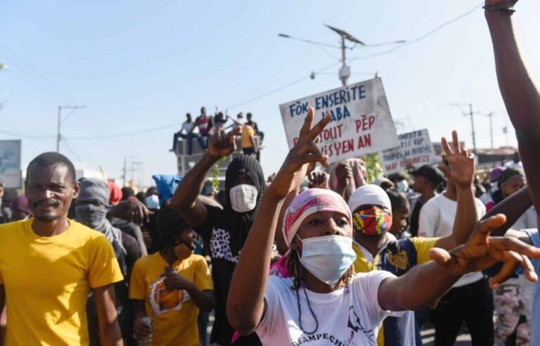 Haití sube salario mínimo pero sindicatos descontentos anuncian más protestas