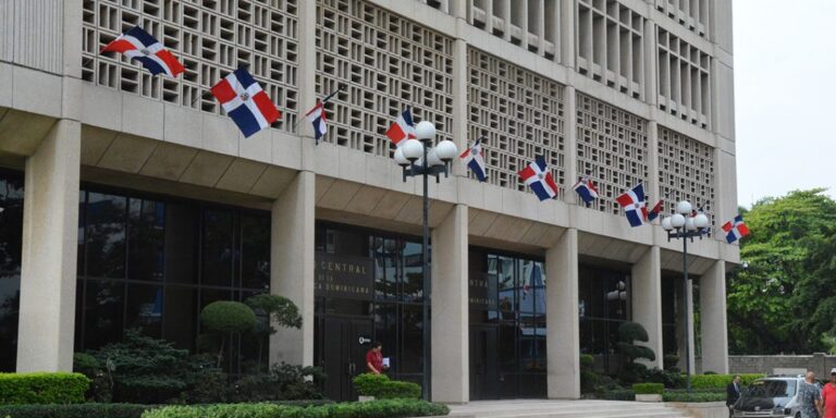 Bancos centrales de América Latina chocan contra la inflación