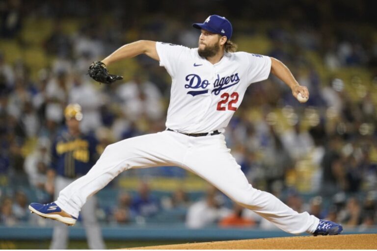 Clayton Kershaw se queda con los Dodgers