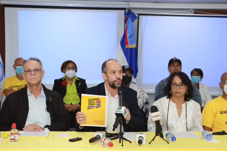 Coalición por la Seguridad Social Digna llama a recuperar los fondos robados en el sistema de pensiones y terminar con las AFP