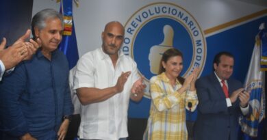 PRM juramenta al dirigente político Homero González