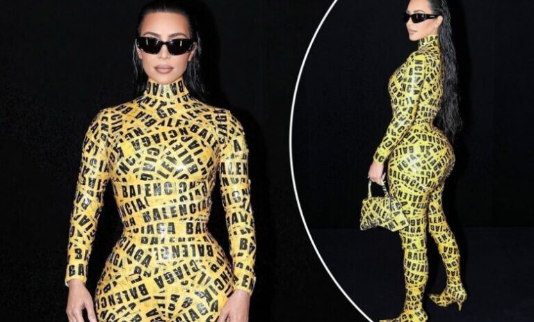 Kim Kardashian hace alarde de su curvas con «catsuit» hecho de cinta adhesiva