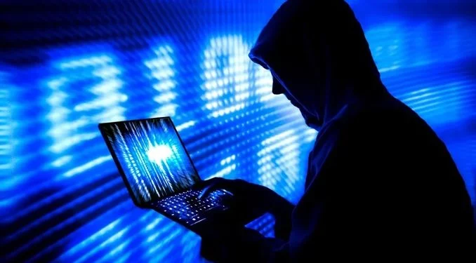 Temor entre dominicanos NY por alerta “ultra elevada” ataque cibernético desde Rusia
