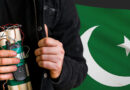 Terrorista suicida se inmola en una mezquita en Pakistán; mueren unas 30 personas