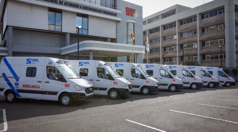 Sistema 9-1-1 hace entrega de siete nuevas ambulancias al SNS para reforzamiento de la atención a las emergencias