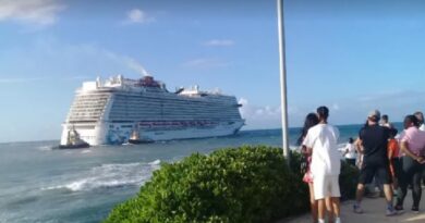 Liberan crucero encallado con turistas en muelle Puerto Plata