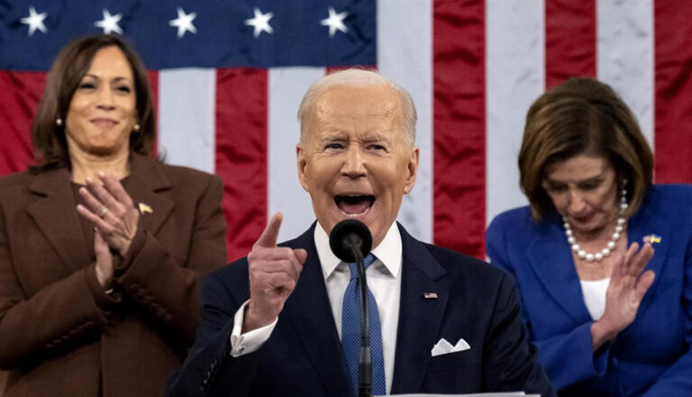 Biden promete salvar democracia y hacer pagar a Putin por invasión