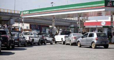 Aumentan los estadounidenses que cruzan a México para conseguir gasolina más barata 