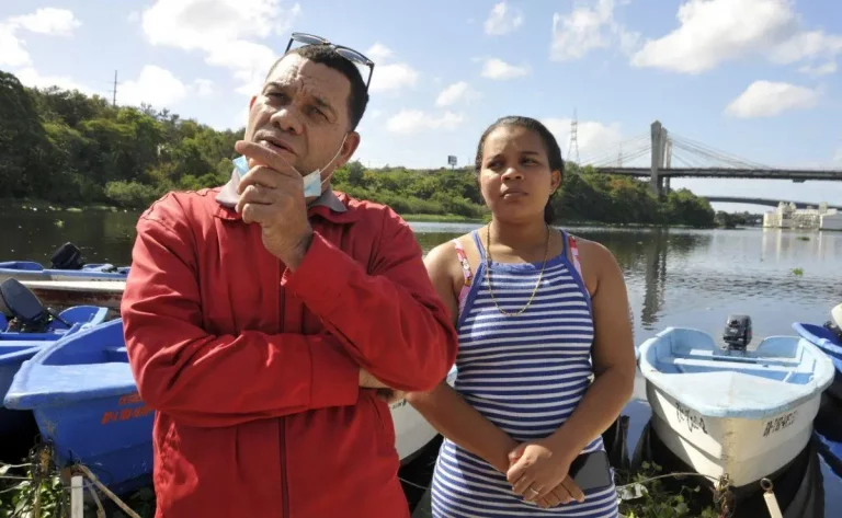 Rescatan pescadores desaparecidos, en el sector La Ciénaga