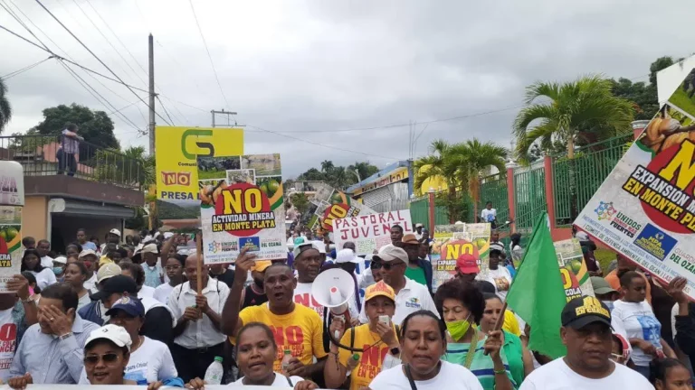 Así fue la caminata contra expansión minera y presa de cola de Barrick Gold en Yamasá