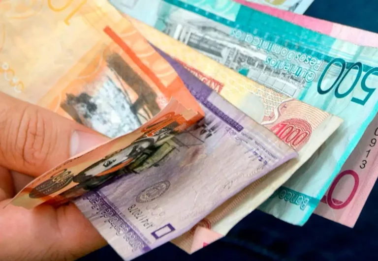 Proponen al Gobierno aumentar un 15% al salario de empleados públicos-privados