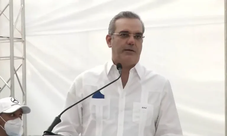 Presidente Abinader anuncia hoy aumento salarial al sector construcción