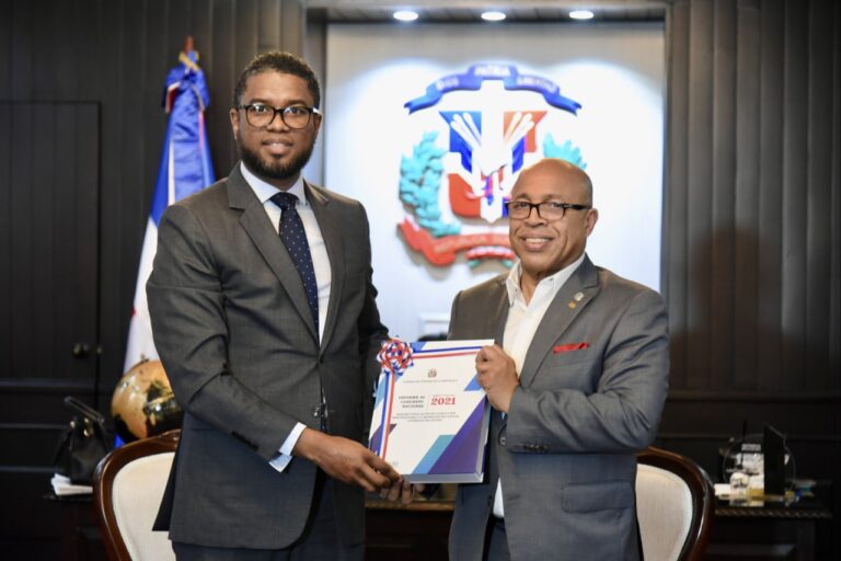 Alfredo Pacheco recibe de la Cámara de Cuentas análisis y evaluación de ejecución presupuestaria año 2021