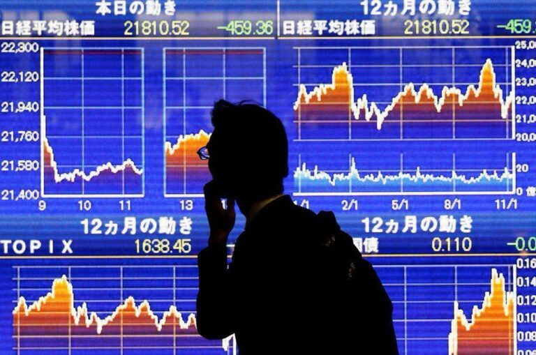 El yen sigue su caída frente al dólar y toca su mínimo desde mayo de 2002
