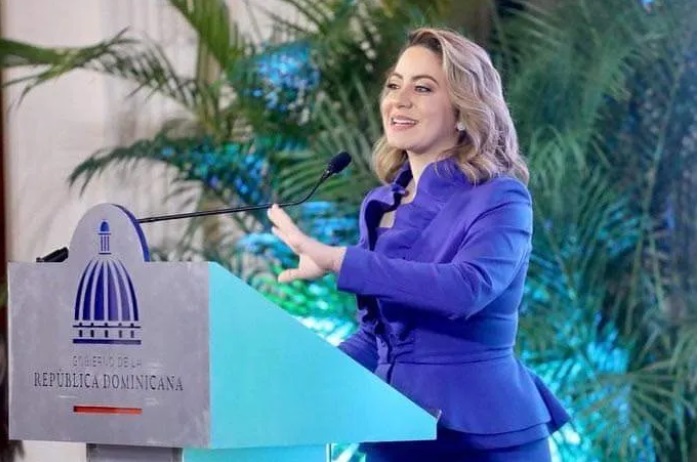 Gloria Reyes dice está dispuesta a ser interpelada en el Congreso donde defendería su honor