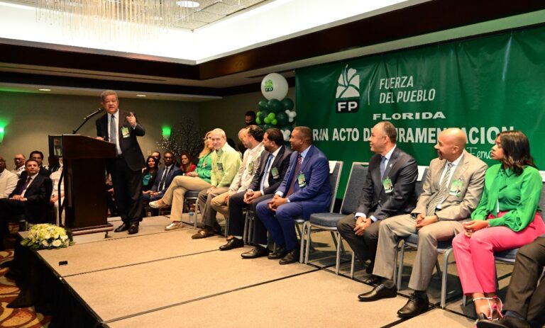 Leonel Fernández asegura en la Florida que en la política tiene que hacerse el trabajo en equipo “uno solo no puede lograrlo