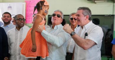 Lisandro Macarrulla acompaña a Neney Cabrera en Jornada de Inclusión Social «Primero Tú» en Pedernales