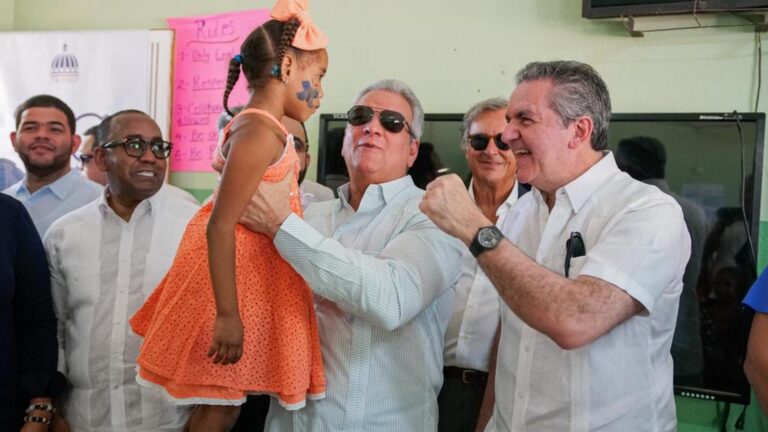 Lisandro Macarrulla acompaña a Neney Cabrera en Jornada de Inclusión Social «Primero Tú» en Pedernales