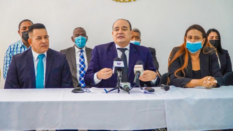 Presidente del CARD acusa a Gloria Reyes de sacarle el cuerpo al fraude de Supérate para “proteger” el robo