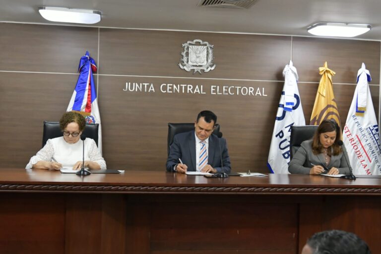 JCE firma acuerdo de colaboración institucional con Ministerio Público y Ministerio de la Mujer