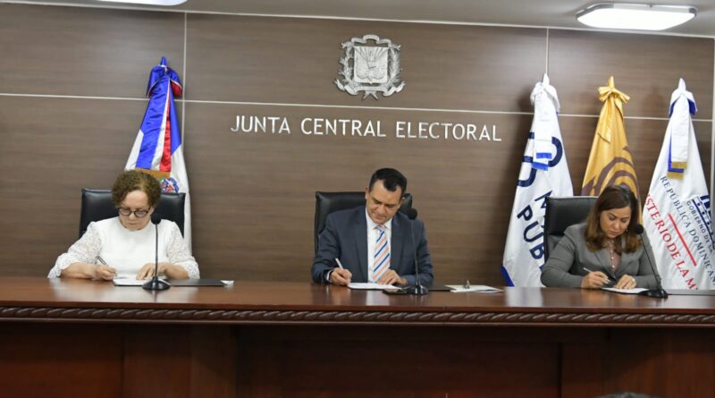 JCE firma acuerdo de colaboración institucional con Ministerio Público y Ministerio de la Mujer
