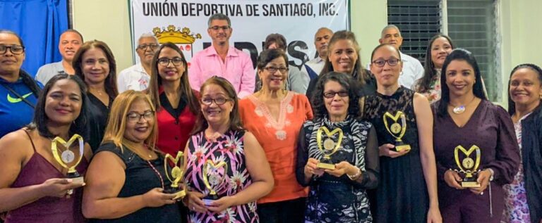 UDESA realiza conversatorio “Mujer y Deporte”, reconocen 6 damas