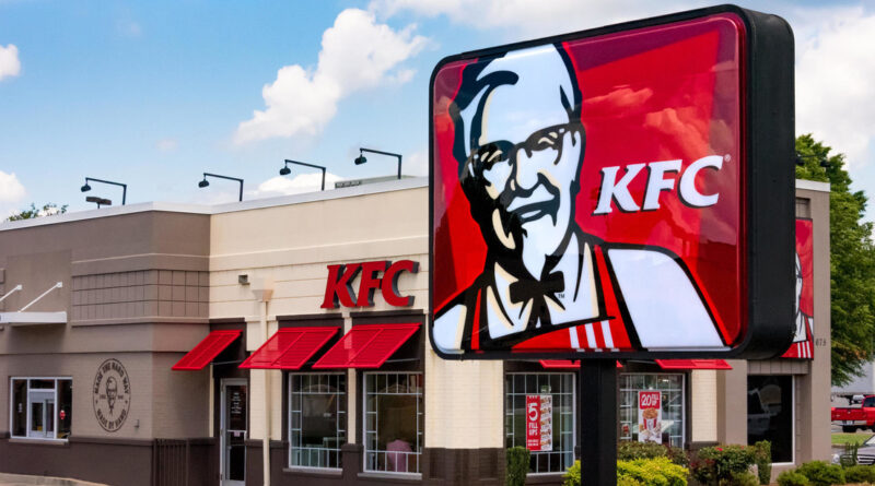 Acusan a KFC de crear videos «engañosos» sobre la crianza de pollos