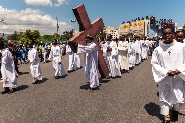 Denuncian inseguridad en medio de viacrucis por Viernes Santo en Haití