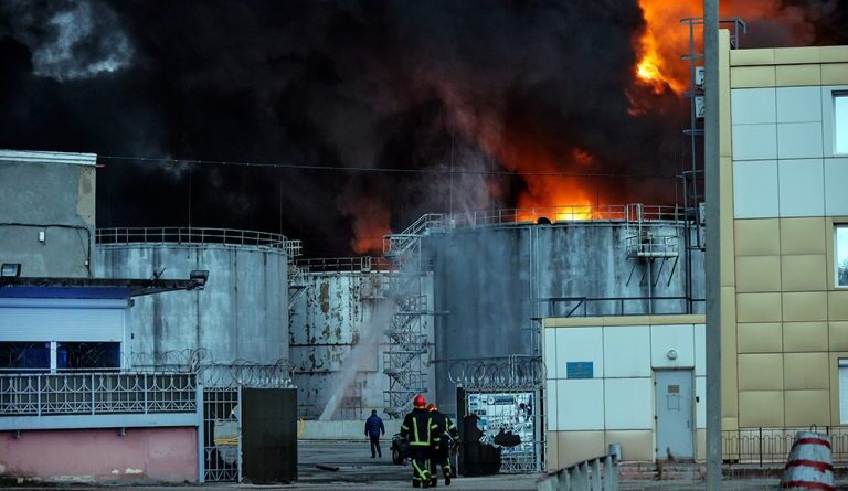 Rusia destruye dos refinerías ucranianas en menos de 24 horas