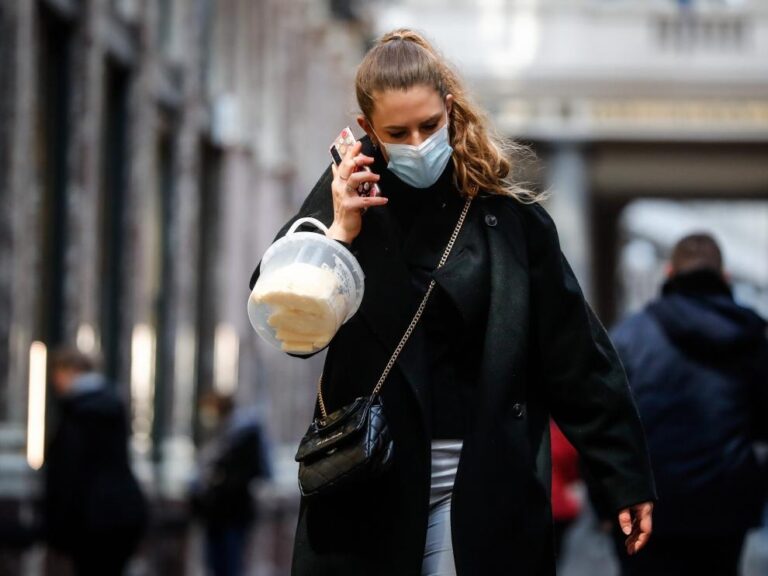 ¡Esto no se sabe dónde vaya a parar! Reino Unido detecta más de 700 casos de la subvariante ómicron XE