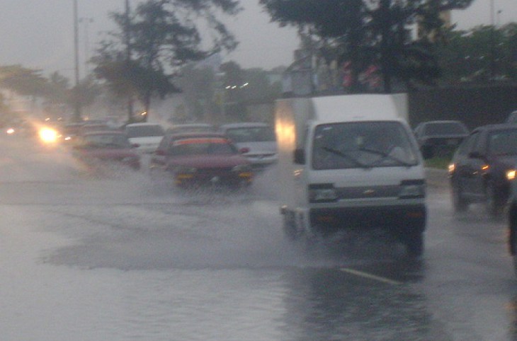 Llueve fuerte sobre 7 provincias de la RD debido a una vaguada