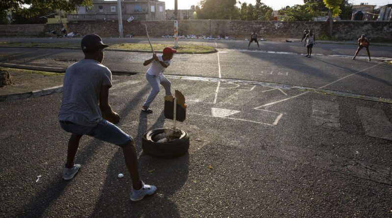 El béisbol dominicano se «cuece» en el popular juego de la vitilla